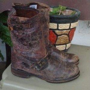 FRYE VERONICA BOOTS DISTRESSED
